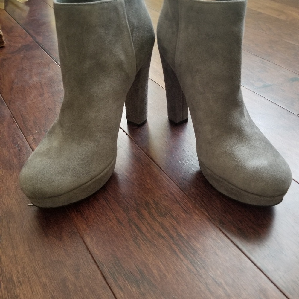 Micheal Kors Grey Suede Boots sz 10